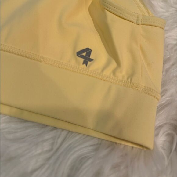 NWT Four Laps ‘Solo’ Performance Sports Bra in Banana Size M - Picture 9 of 10